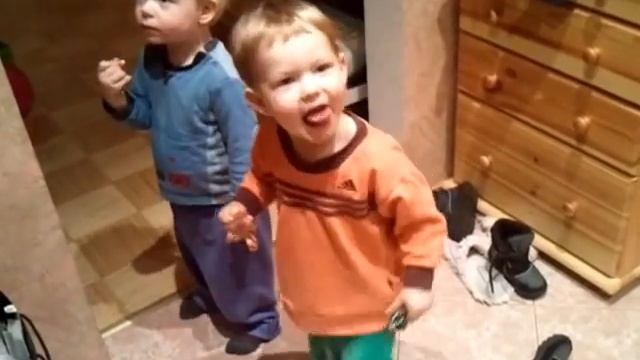 Макс и Мишка разговаривают с Санта Клаусом. смотреть онлайн