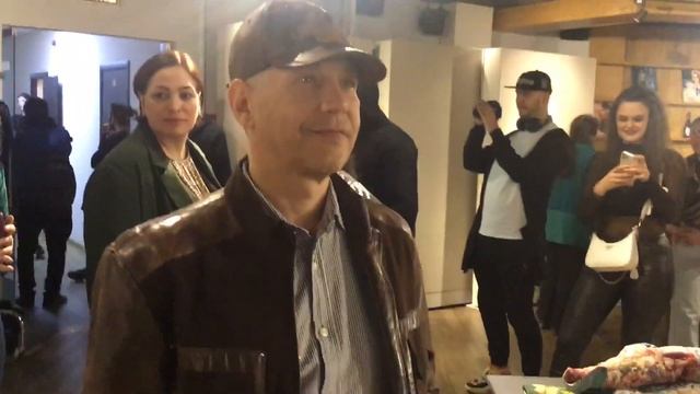 Пришел на тусовку дизайнеров и моды смотреть онлайн