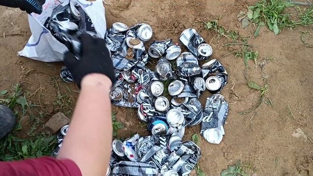 Алюминиевые Банки, Вторсырье ДОБЫВАЮ МЕДЬ ЛАТУНЬ АЛЮМИНИЙ. ПОИСК МЕДИ! Поиск металла! смотреть онлайн