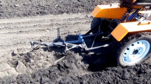 Двухкорпусный плуг. Минитрактор из мотоблока своими руками / Homemade garden tractor