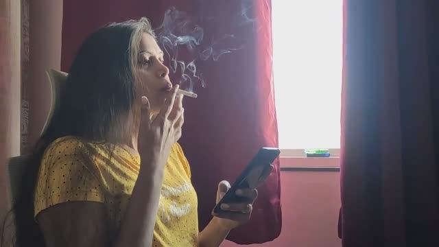 Курящая жена смотреть онлайн