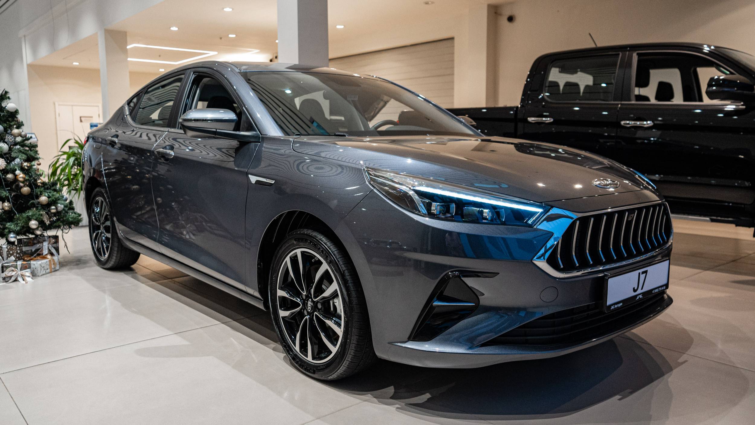 JAC J7 (LUXURY) Лифтбэк Серая платина смотреть онлайн