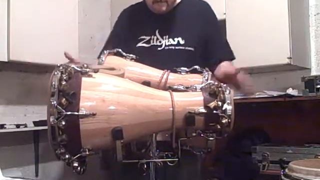 Ochun(chen che kururu,rumba iyesa)one drummer.AVI