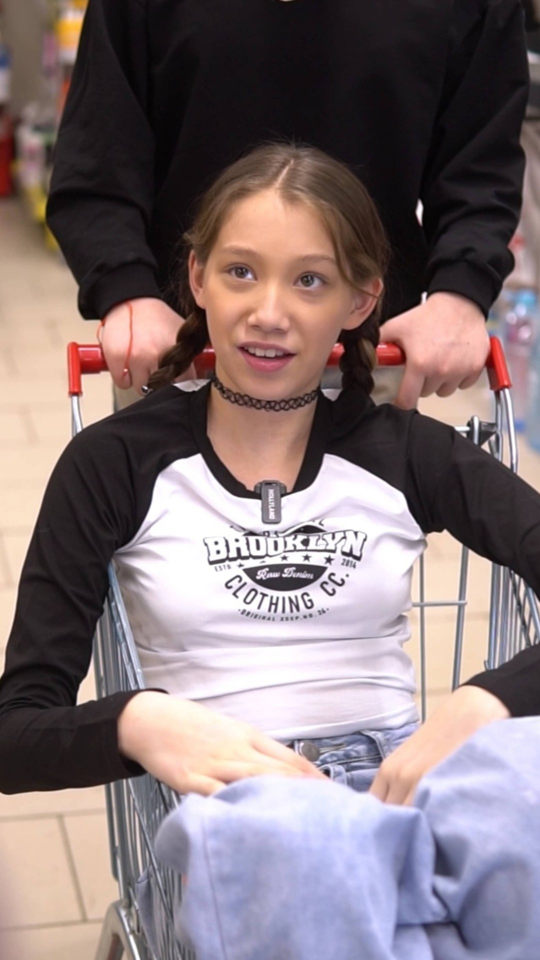 Устроили в магазине гонки на тележке #pov #povstory #vikazang смотреть онлайн