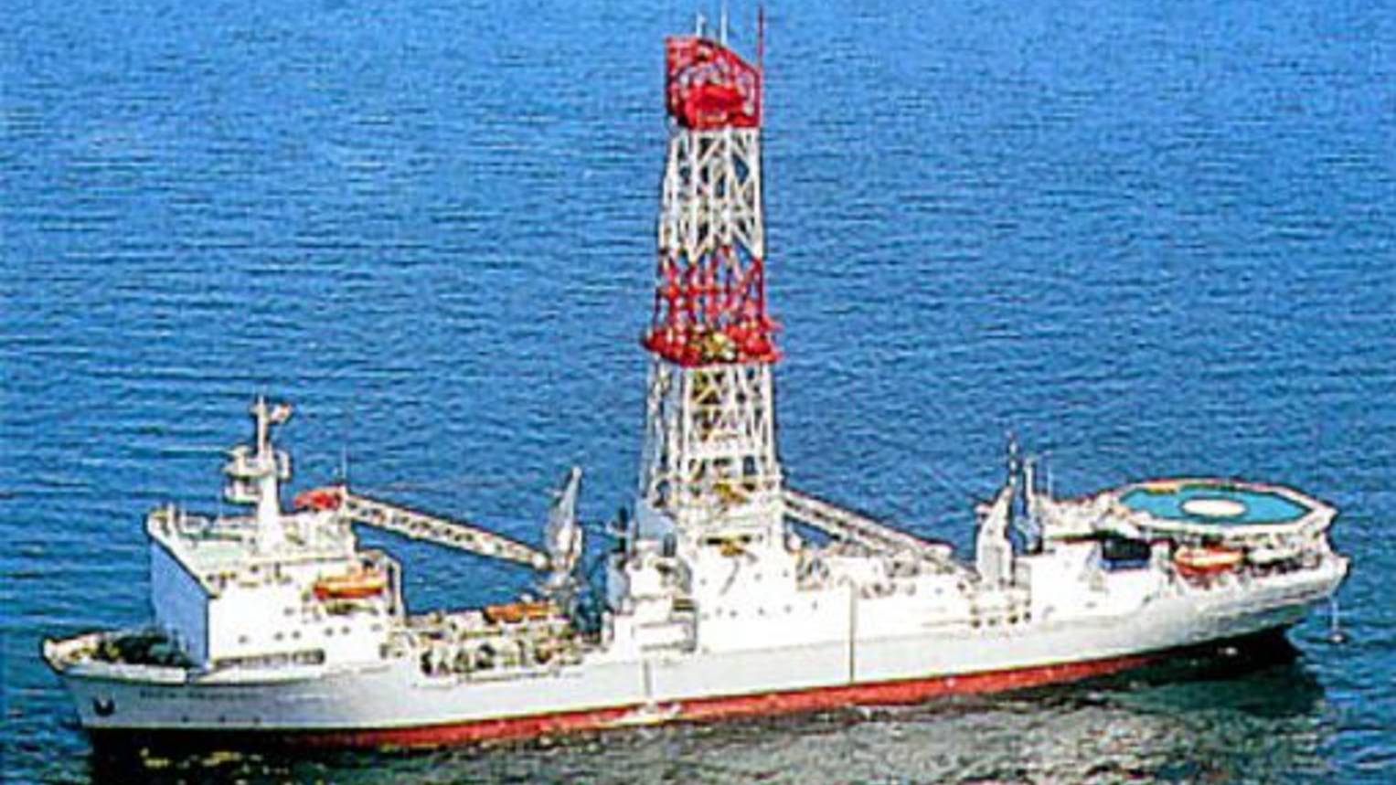 Плавучее буровое судно "Виктор Муравленко" (СССР). смотреть онлайн