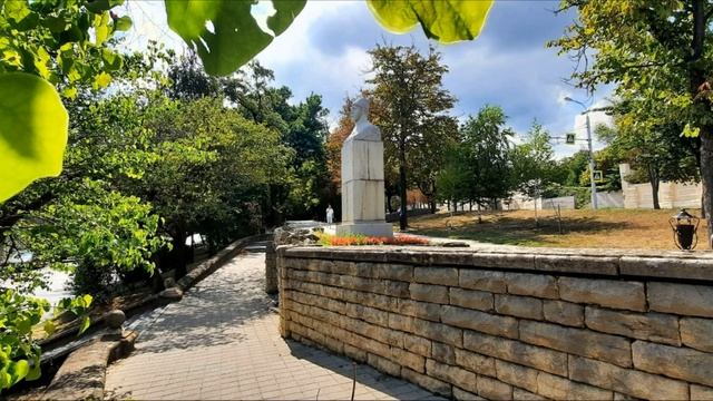 Памятник Коста Хетагурову в Ставрополе