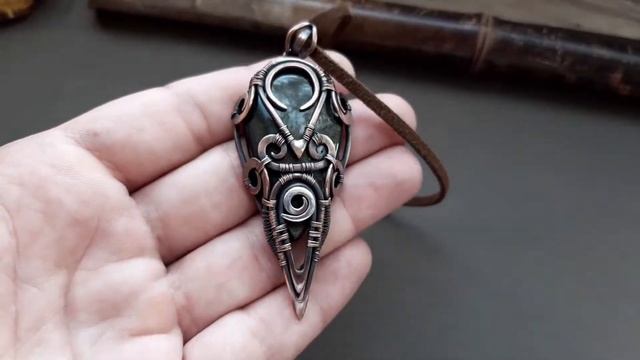 Golden obsidian wire wrapped necklace смотреть онлайн