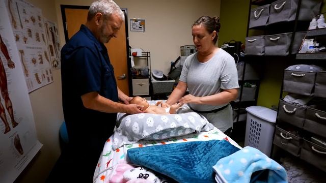 HE COULD NOT LOWER HIS LEGS AFTER BIRTH! (Frank Breech) | Dr. Paul смотреть онлайн