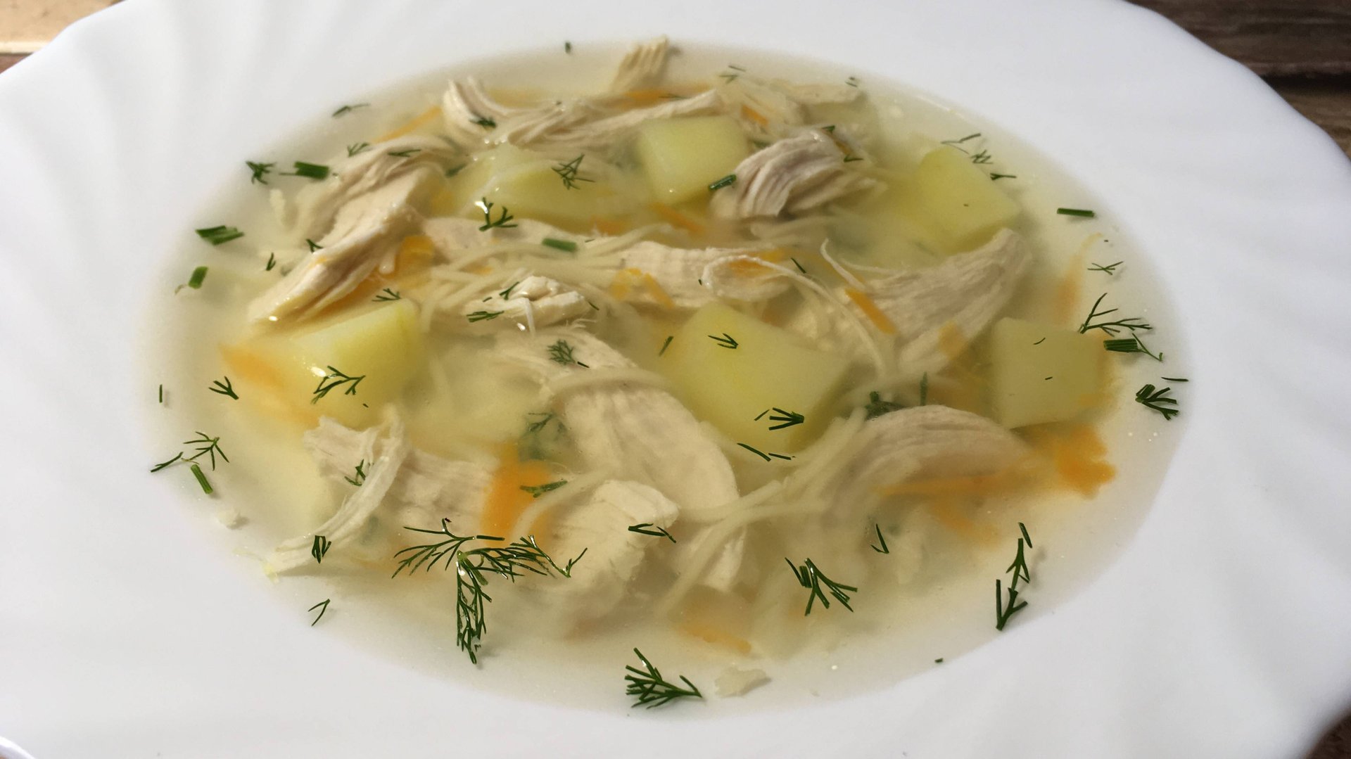 Суп с куриной грудкой и вермишелью