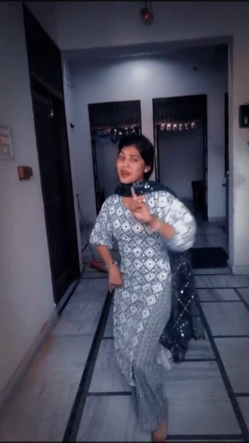 Raat Guzar Jaey Gi Afsana Kehtey Kehtey. Young Girl Amazing Dance At Home смотреть онлайн
