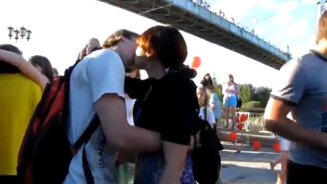 Вслух.ru: 100 пар целуются набережной смотреть онлайн