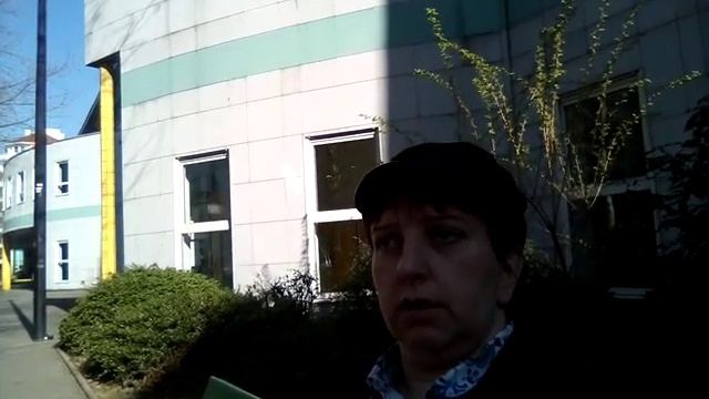 На лавочке в Анси после прогулки по городу смотреть онлайн