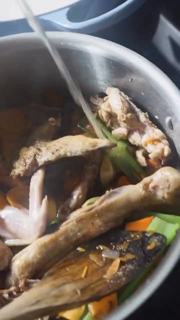 🍗 Crispy pan seared chicken thigh with jerk au jus and vegetable quinoa смотреть онлайн