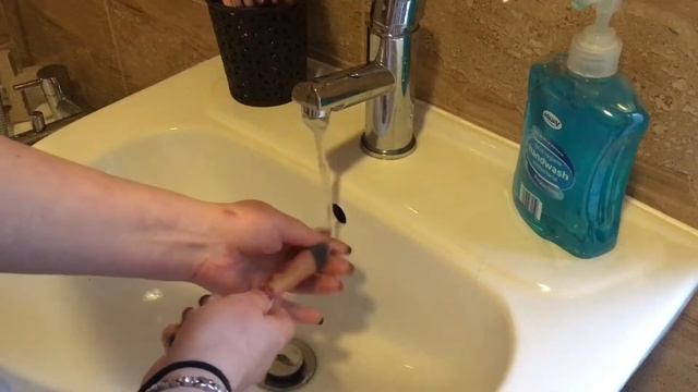 How I Clean My Make Up Brushes - 12 Days Of Christmas- Day 6