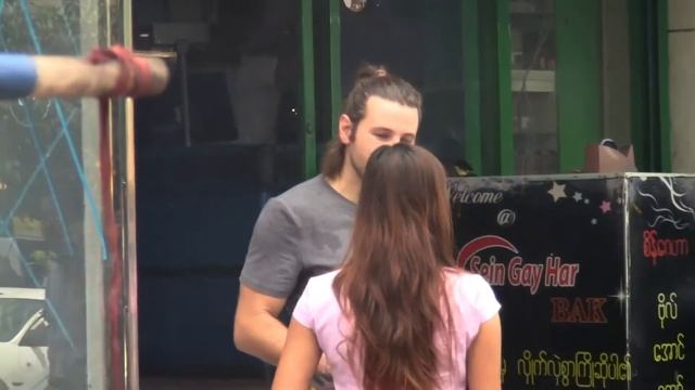 Picking Up in Myanmar смотреть онлайн