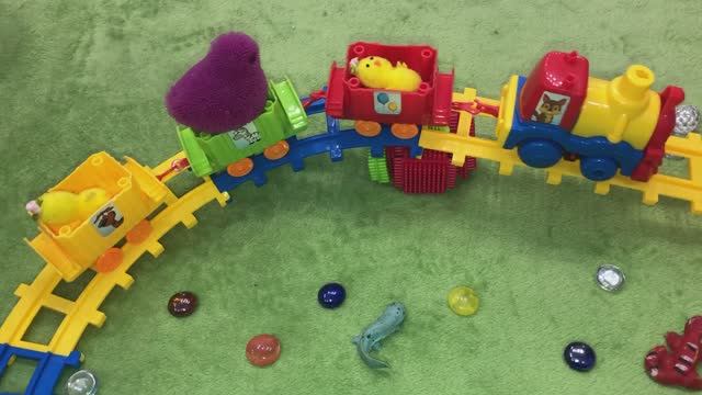 Цыплята на паровозике и квадратыч Испытания поезда 21-02-2025 смотреть онлайн