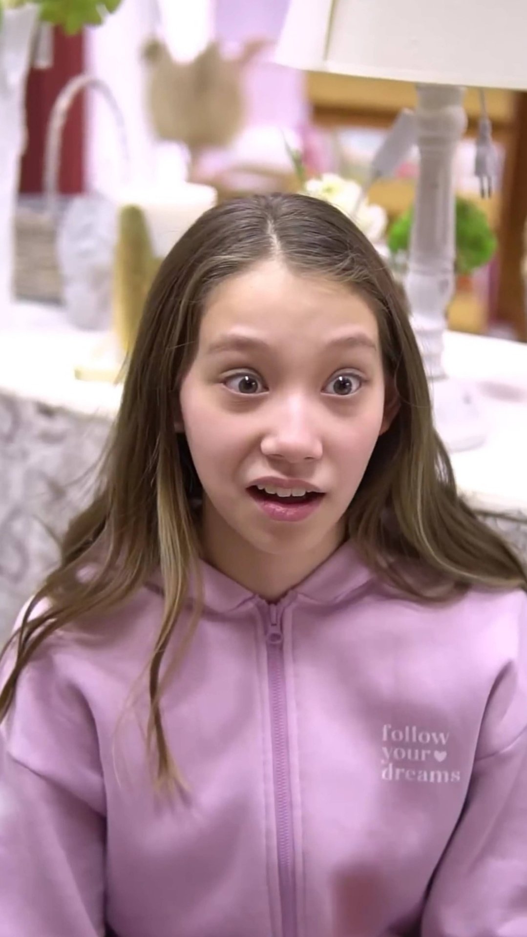 Какой подарок? Вот это да! 👍 #pov #povstory #vikazang смотреть онлайн