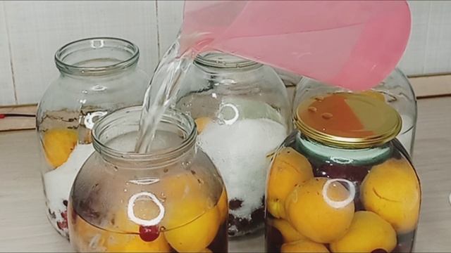 АССОРТИ КОМПОТ.Өрік пен Шиеден компот жабу ең оңай жолы.Қыстық банка жабу.