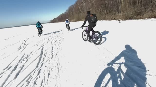 Встреча с друзьями на озере Сенеж и совместная покатушка в День Защитника Отечества.С Праздником!!! смотреть онлайн
