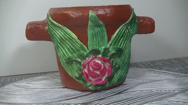 Кашпо из ведра с ручками и розочкой . смотреть онлайн