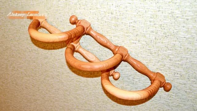 Необычная деревянная вешалка / Wooden Hanger