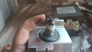 Микроволновку в металлолом. Есть ли медь? Что ценного? Разобрал микроволновку ROLSEN на цветмет!