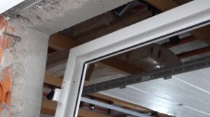 Установка дверей из профиля REHAU для частного дома