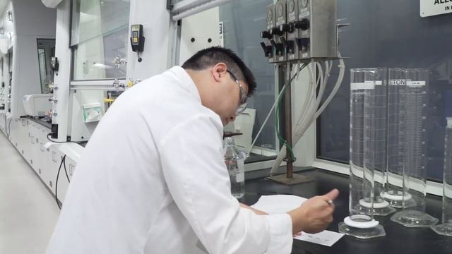 Behind the Scenes at the Chemical Quality Assurance Lab смотреть онлайн