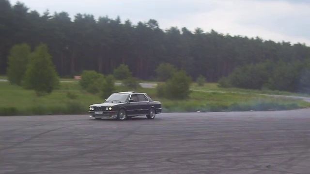Drift Day 26.06.2011 cz.1 BMW 535 e28 i 335 e30 смотреть онлайн