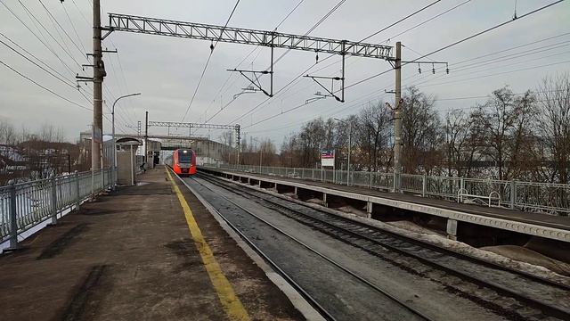 Электропоезд ЭВС1-08 Сапсан и сдвоенный электропоезд ЭС2Г-090/091 Ласточка смотреть онлайн