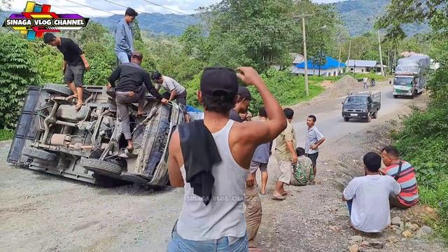 KECELAKAAN MAUT,Detik-detik Truk Dan Mobil Terbalik Di Batu Jomba #trukoleng #cars