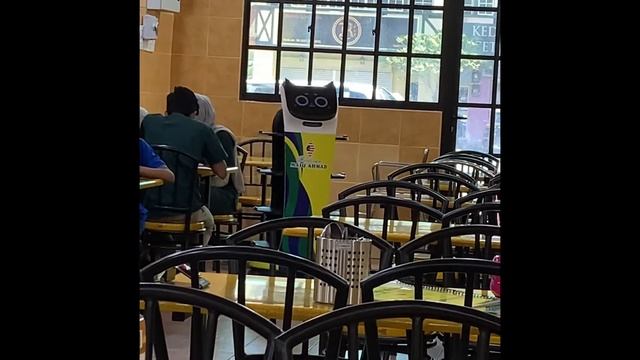 Teruja Di Restoran Maju Ahmad SU Ada Robot Penghantar Makanan Yang Sentiasa Berzikir Asmaul Husna. смотреть онлайн