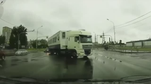 Не для Cлабонервных!!! Сборник ЖЕСТКИХ аварий и ДТП на трассах мира. смотреть онлайн