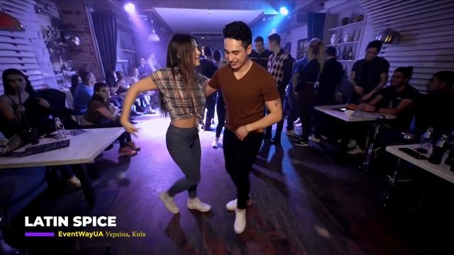 Salsa Social Dancing | Chicho & Kate | Latin Spice Weekly Festival Vibes смотреть онлайн