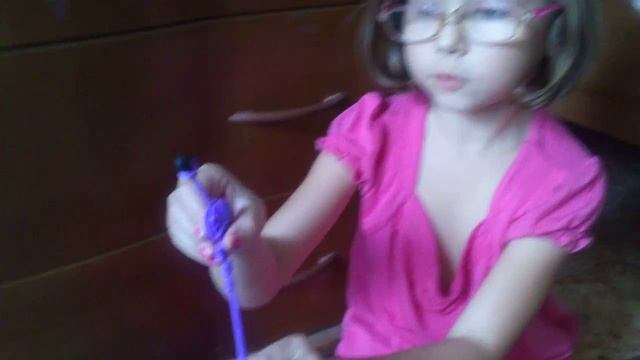 Софья-Обзор поющей Искорки смотреть онлайн