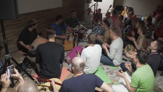 2024.02.06.3 Abhay Chaitanya - Kirtan(Russia, Moscow)