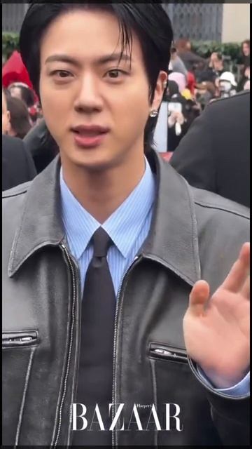 Наш всемирный красавчик на показе Gocci🥰🥰🥰