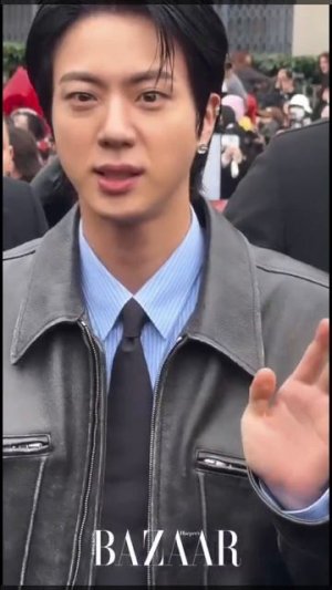 Наш всемирный красавчик на показе Gocci🥰🥰🥰