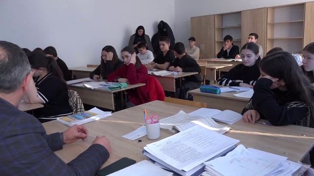 Глава района посетил Хакуринохабльскую школу,чтобы убедиться в качестве питания смотреть онлайн