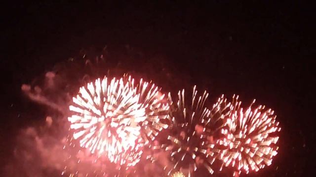 День города Днепр 2021 Фейерверк лазерное шоу Салют в Днепре Фестивальный причал видео с набережной смотреть онлайн