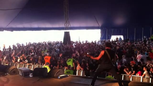 Feed The Rhino Circle Pit - Download Festival 2012 - 10 June смотреть онлайн