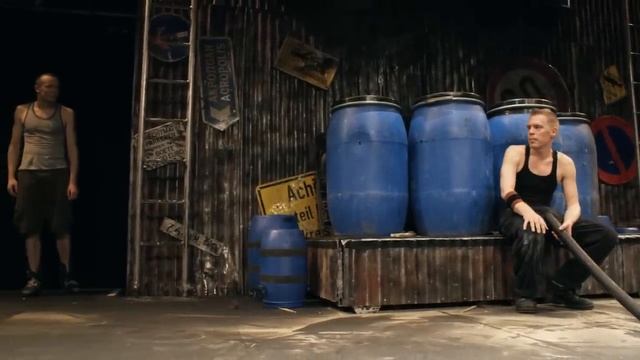 STOMP! Игра на щётках и резиновых труб