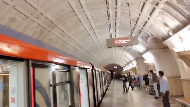 На прибывающий поезд сторону станции Краснопресненская посадки нет!!!///20 Июня 2023 смотреть онлайн