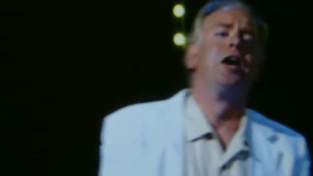 John Horton Murray sings Vesti la Giubba смотреть онлайн