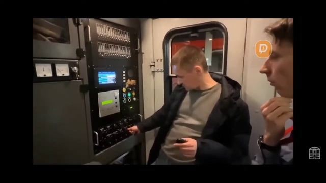 Самый Новый поезд метро [81-725] Обзор - часть 1 • Реакция на PRO METRO [Архив со стрима] смотреть онлайн