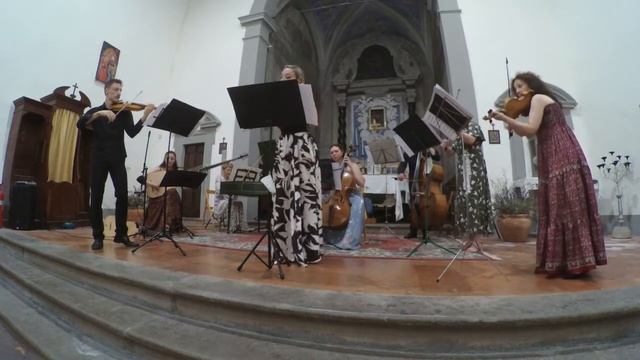 Antonio Lucio Vivaldi - Agitata da due venti - Ensemble Adriarmonici смотреть онлайн