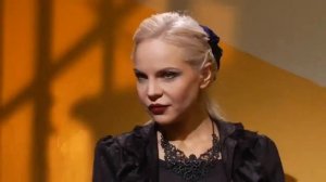 Julia Vang||Джулия Ванг