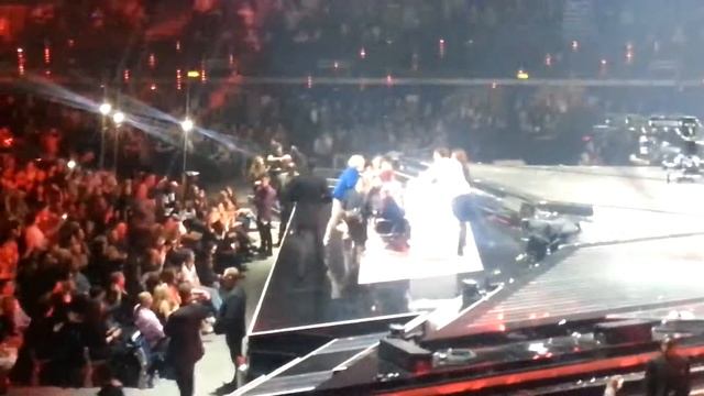 Keith Lemon in the break of filming X Factor final смотреть онлайн