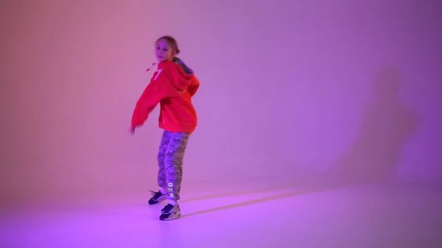 Break dance girl on action 💥 смотреть онлайн