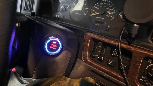 Кнопка старт/стоп в Jeep